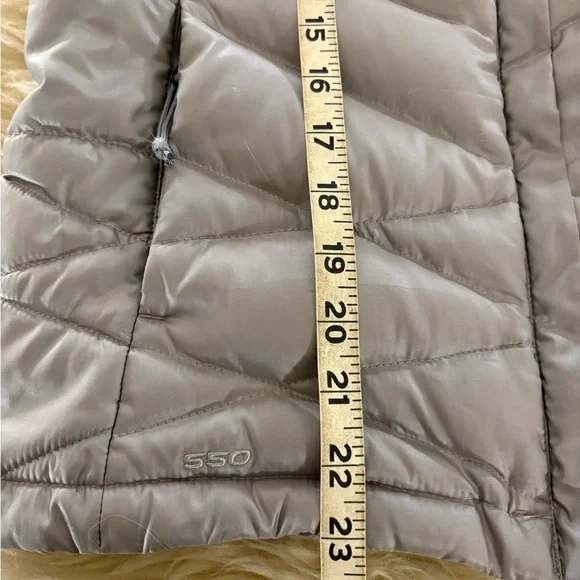 The North Face 550 Aconcagua Gray/Platinum Goose Down Insulated Puffer Vest - Picture 4 of 7